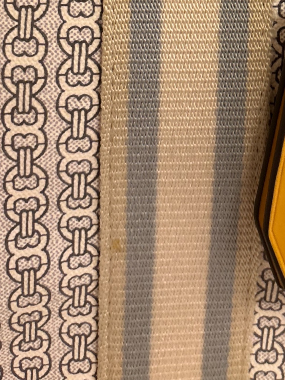Limited Edition Tory Burch Gemini Tote Bag with Daisy Embroidery & Yellow Tag - Picture 16 of 16